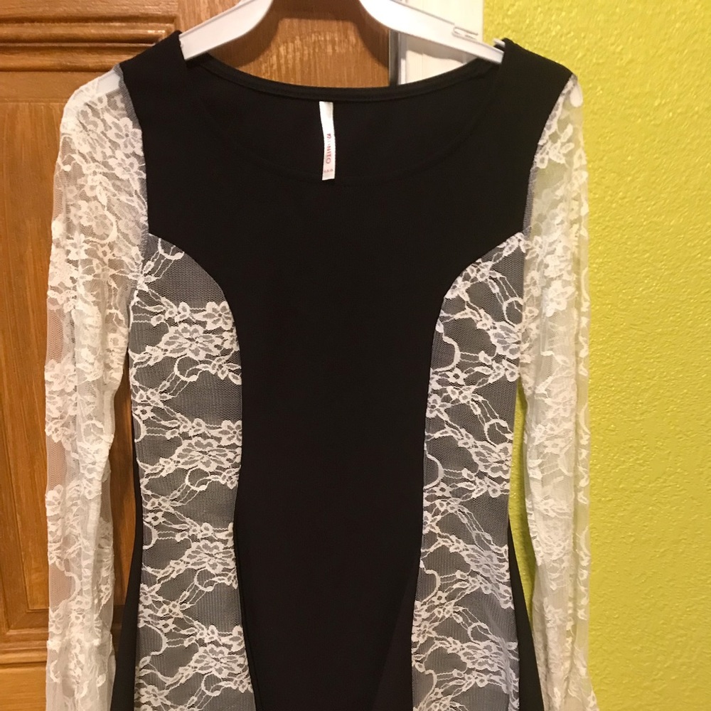 NWOT BLACK WHITE LACE TOP BELL SLEEVES